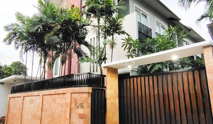 Townhouse 3 Lantai Mewah di Cilandak Rp 3.75 M 1