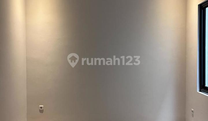 Modern 3.5-Story House in East Tebet Near Tebet Eco Park 2