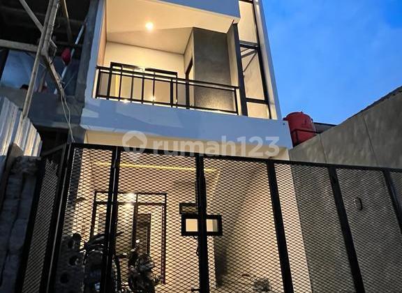 Rumah Modern 3.5 Lt di Tebet Timur Dekat Tebet Eco Park