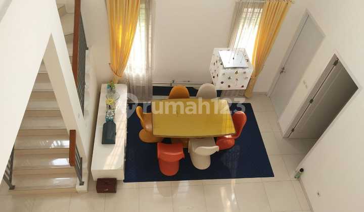 Dijual Rumah 3 Lantai di Hook - Dekat SIS, Mayapada, SQ 2