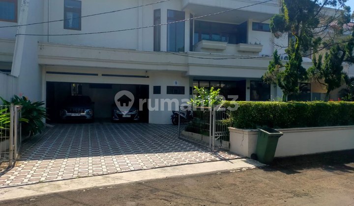 Luxury House With Pool in a Strategic Location TB Simatupang Luxury House With Pool in a Strategic Location TB Simatupang
