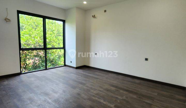 Townhouse Eksklusif 3 Lantai di Lokasi Premium 2