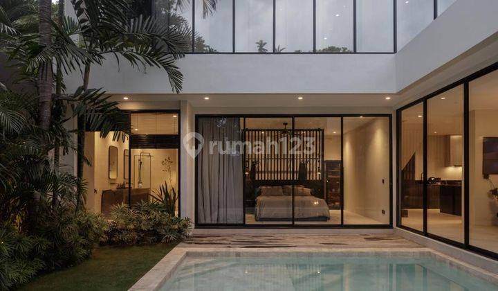 Villa 2 Lantai 3 Kamar Tidur Di Pererenan Design Modern Mewah SHM 1