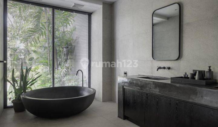 Villa 2 Lantai 3 Kamar Tidur Di Pererenan Design Modern Mewah SHM 2