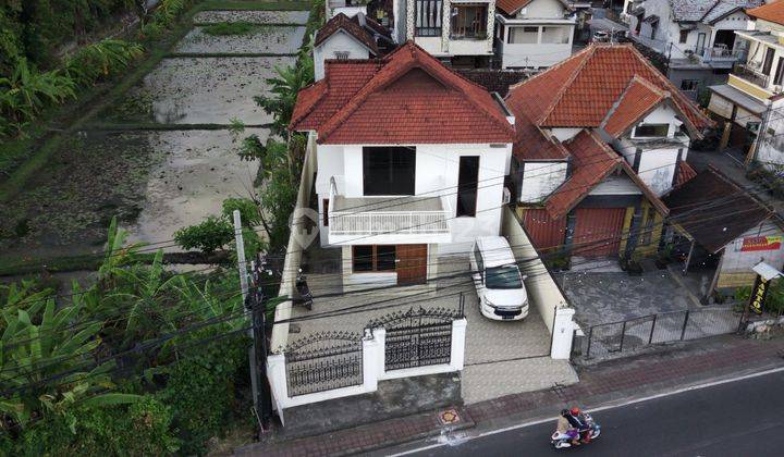 Beautiful SHM 2 Floor House with 3 Kt Full Furnished in Seminyak 2