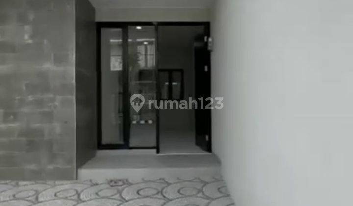 RUMAH MINIMALIS 2 LANTAI DI KUTISARI INDAH 2