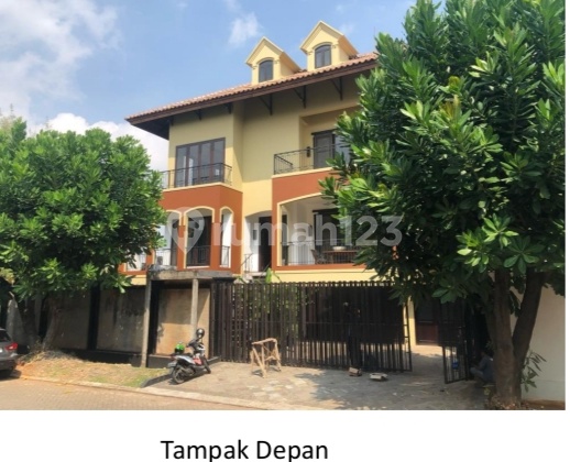 Rumah With Pool + Attic + Basement di Pik Jakarta Utara