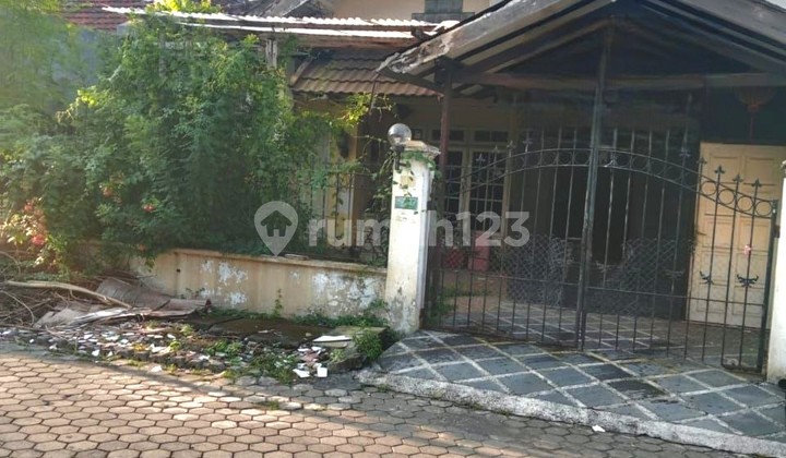Large Cheap House in Taman Pondok Indah Wiyung, House Needs Minimal Renovation