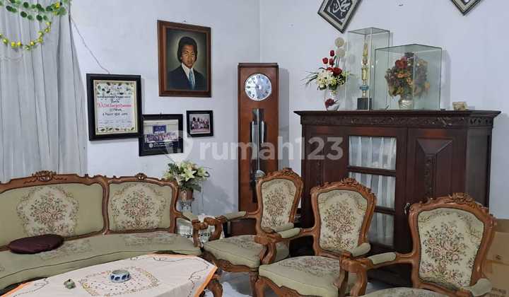 RUMAH BESAR DI MOJOARUM RUMAH BESAR DI MOJOARUM