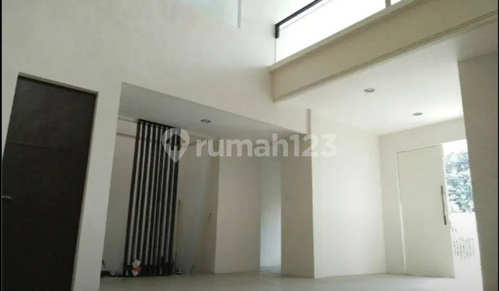 Large House in the City Center of Nginden 2