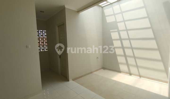 Rumah Baru Gress di Manyar Tirtoasri 2