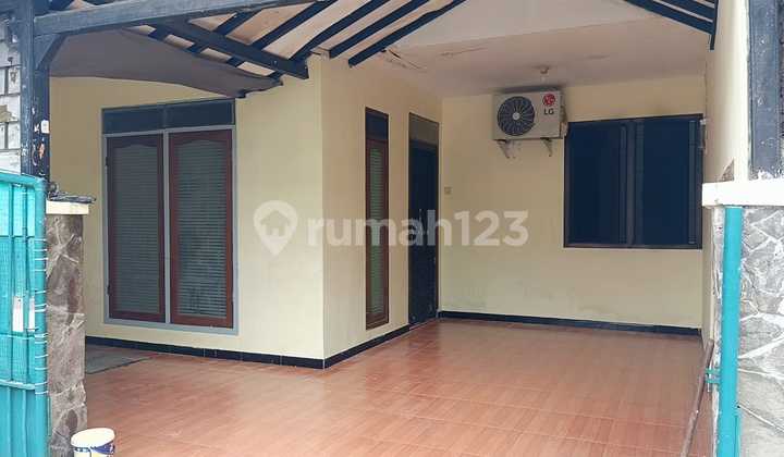 Rumah 5 Mnt ke Kampus Petra di Kutisari Rumah Bagus di Jl. Kutisari Indah Barat X No.2, Kutisari, Tenggilis Mejoyo, Kota Surabaya, Jawa Timur, Indonesia, 60291, Tenggilis Mejoyo Rumah 5 Mnt ke Kampus Petra di Kutisari Rumah Bagus di Jl. Kutisari Indah Barat X No.2, Kutisari, Tenggilis Mejoyo, Kota Surabaya, Jawa Timur, Indonesia, 60291, Tenggilis Mejoyo