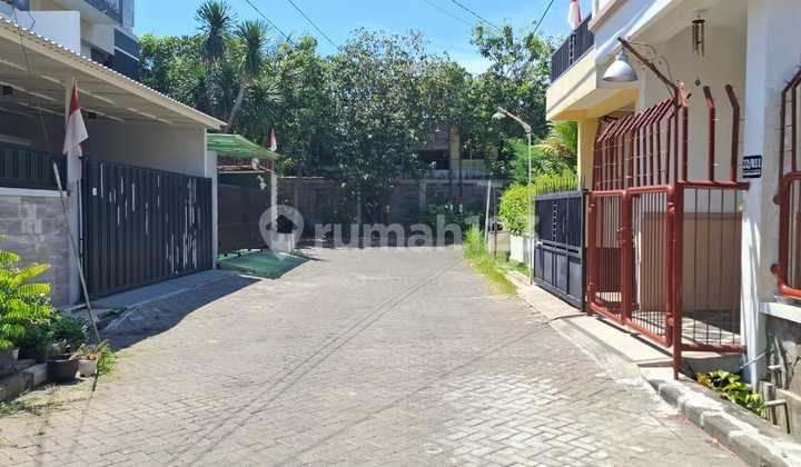 Rumah Besar Murah Di Klampis Rumah Butuh Minim Renovasi SHM di Jl. Klampis Semalang I No.14B, Klampis Ngasem, Sukolilo, Kota Surabaya, Jawa Timur, Indonesia, 60117, Sukolilo