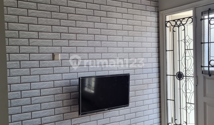 House in Taman Mutiara Pakuwon City, Jl. Kjw Putih Indah No. 9, Kejawen Putih Tambak, Mulyorejo, Surabaya City, East Java, Indonesia, 60112, Pakuwon City Good SHM