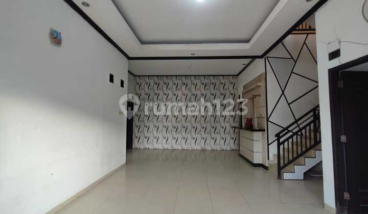 RUMAH BESAR , KAMAR BANYAK DI RAYA MEDAYU RUNGKUT 2