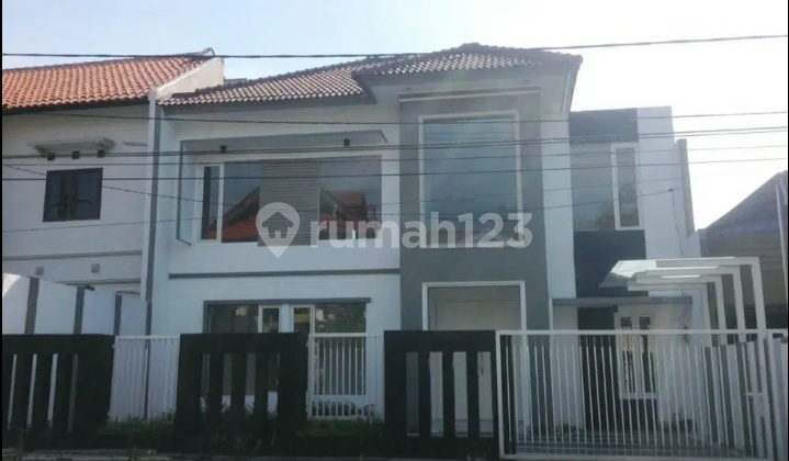 Large House in the City Center of Nginden 1