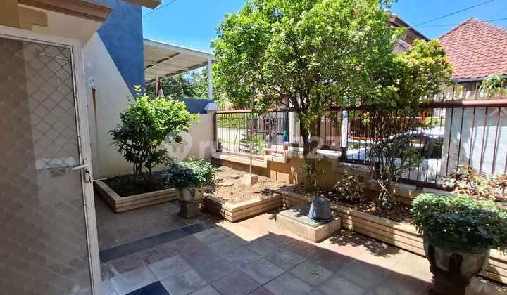 Rumah Besar Murah Di Klampis Rumah Butuh Minim Renovasi SHM di Jl. Klampis Semalang I No.14B, Klampis Ngasem, Sukolilo, Kota Surabaya, Jawa Timur, Indonesia, 60117, Sukolilo 2