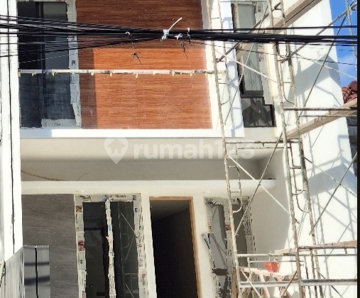 Rumah Baru Dekat Its, Unair di Sutorejo Prima