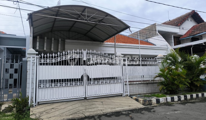 Rumah Semi Furnish di Dharmahusada Indah Dekat Tengah Kota Rumah Butuh Minim Renovasi SHM di Dharma Husada Indah, Jl. Dharmahusada Indah Utr Xiv/U-405Mulyorejo, Mulyorejo, Mulyorejo, Kota Surabaya, Jawa Timur, Indonesia, 60115, Dharma Husada