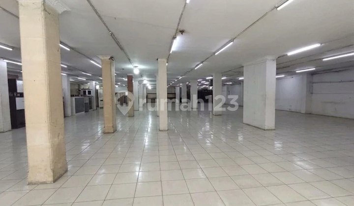 Large Shop House for Rent on Juanda Street, Bekasi 2