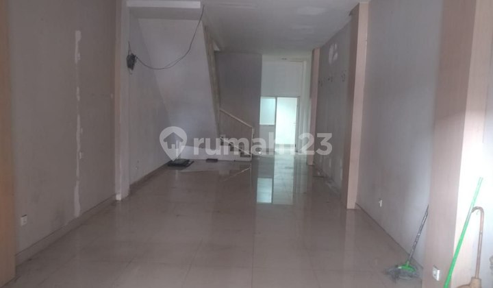 Disewakan Ruko 3,5 Lantai di Margonda, Depok Disewakan Ruko 3,5 Lantai di Margonda, Depok