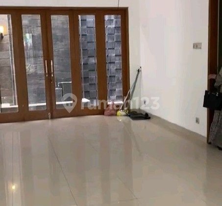  Rumah Luas 2 Lantai di Cipinang Cempedak, Jatinegara – 4KT, Carport 4 Mobil, Strategis!