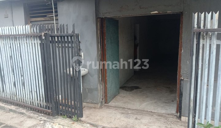 Strategic Large Ruko for Rent in East Ciputat - Suitable for Office or Showroom!