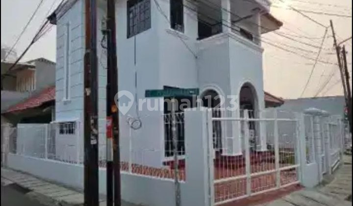 Disewakan Rumah 2 Lantai Belakang Bpkp Pramuka - 5 KT, Carport 2 Mobil 2