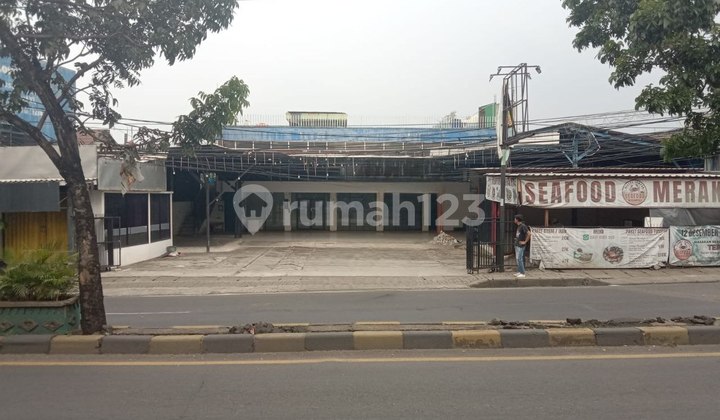 Strategic Large Ruko for Rent in East Ciputat - Suitable for Office or Showroom!