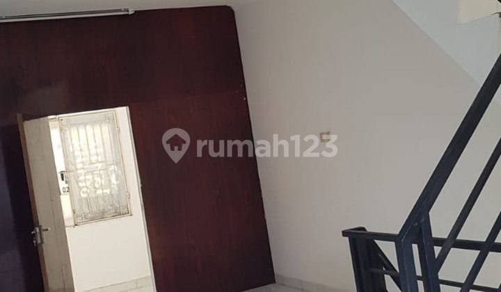 For Rent 3.5-Story Shop House on Margonda Raya Depok - Prime Location, SHM, Suitable for Business & Office! For Rent 3.5-Story Shop House on Margonda Raya Depok - Prime Location, SHM, Suitable for Business & Office!