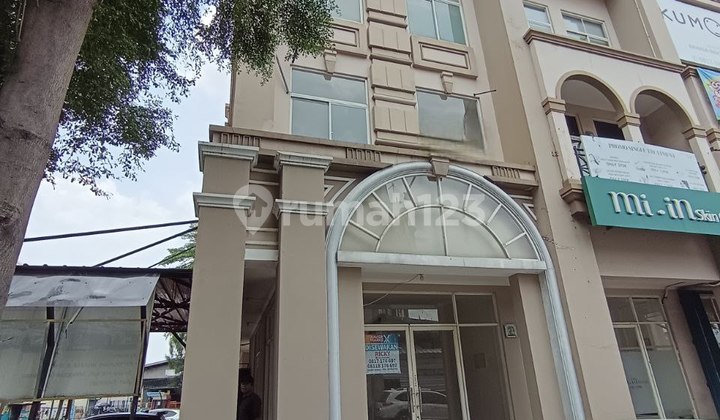 Disewakan Ruko Hoek Grand Galaxy City – 3 Lantai, Carport 5 Mobil, Strategis! Disewakan Ruko Hoek Grand Galaxy City – 3 Lantai, Carport 5 Mobil, Strategis!