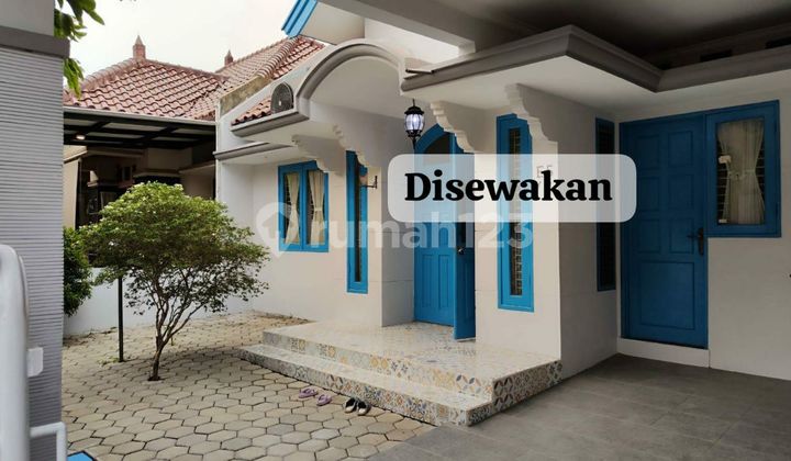 Disewakan Rumah Full Furnish Baru Renovasi di Kemang Pratama - Bebas Banjir, Siap Huni