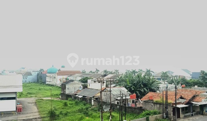 Ready-to-use 2.5-story strategic shop house, roadside East Bekasi. 2