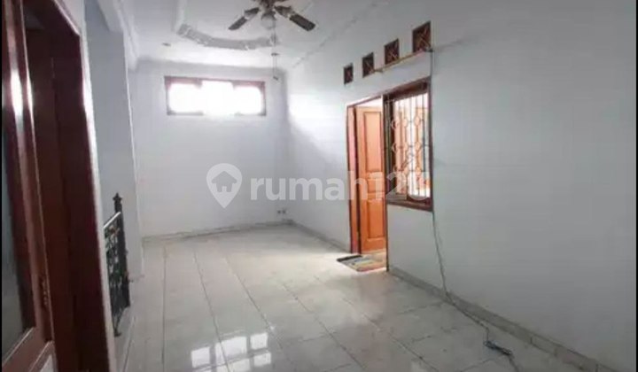 2-Story House in Tebet Timur Dalam – 4BR, Flood-Free, Near Station 2