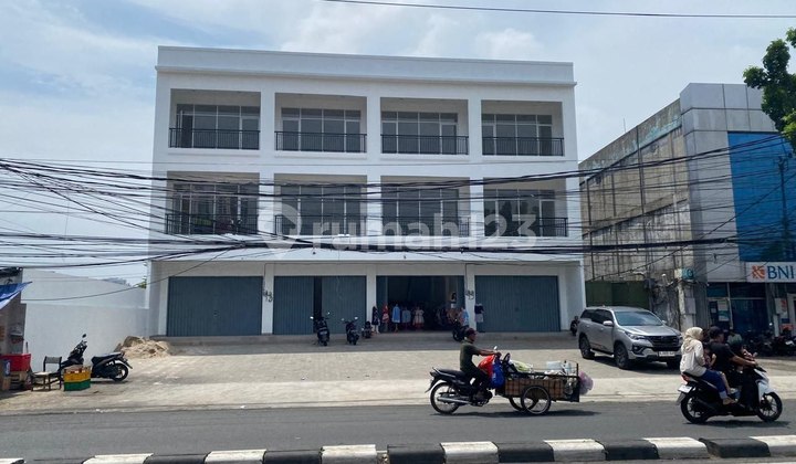 Shop House for Annual Lease – Commercial Location in Kebayoran Lama, 3 Floors, Freehold Title Shop House for Annual Lease – Commercial Location in Kebayoran Lama, 3 Floors, Freehold Title