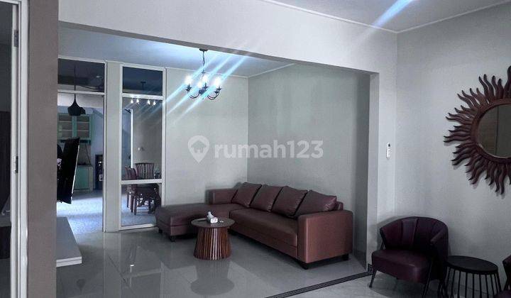 DISEWAKAN CEPAT RUMAH FULL FURNISHED RAPI DI CLUSTER PINEWOOD BANJAR WIJAYA 1