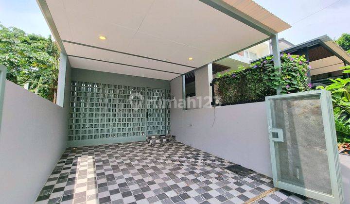 Rumah Shm Bata Merah Row Jalan Luas Hadap Timur di BSD Griya Loka 1