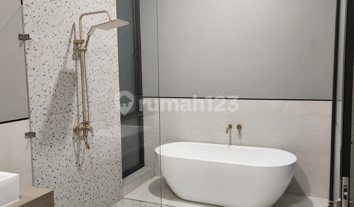 Luxury Modern Design Home Super Strategic Location in BSD The Green 2