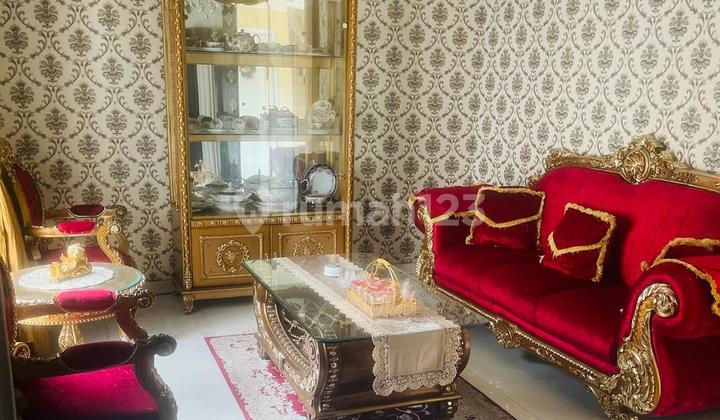 Beautiful House with Swimming Pool, SHM in Cinere 2