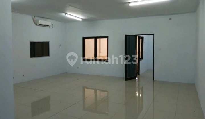 Ready-to-Use Warehouse 24-Hour Security Taman Tekno BSD Serpong Warehouse Area