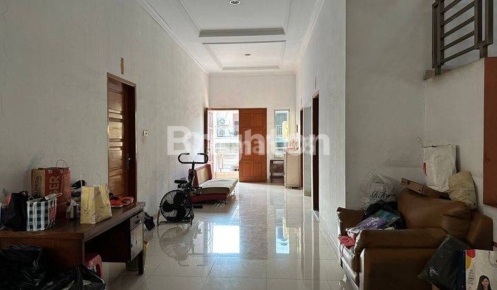 TURUN HARGA RUMAH MODERN 2.5 LANTAI SEMI FURNISHED DI TELUK GONG PENJARINGAN JAKARTA UTARA, BANGUNAN TINGGI ANTI BANJIR 1