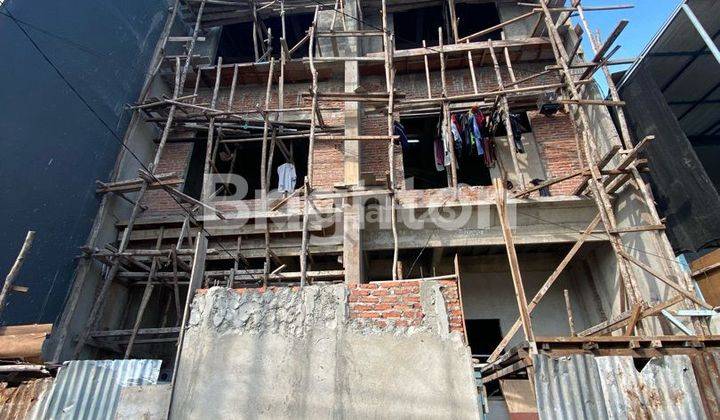 RUMAH BARU FULL BATA MERAH 3 LANTAI DI JELAMBAR DEKAT KAVLING POLRI, JAKARTA BARAT 2