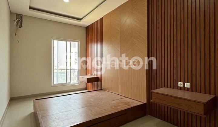 RUMAH CANTIK BANGUNAN BARU FURNISHED 3.5 / 4 LANTAI DI TAMAN RATU, JAKARTA BARAT 1