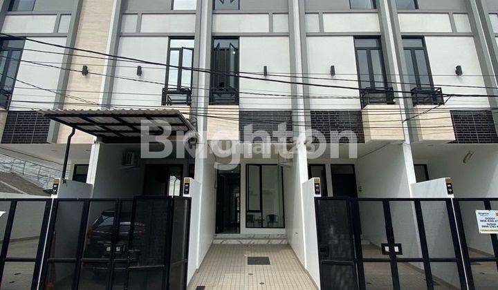 RUMAH TINGGAL BARU DAN MURAH, HANYA 1 MILIARAN!! MINIMALIS 3 LANTAI SEMI FURNISHED DI TAMAN RATU, KEBON JERUK, JAKARTA BARAT 1