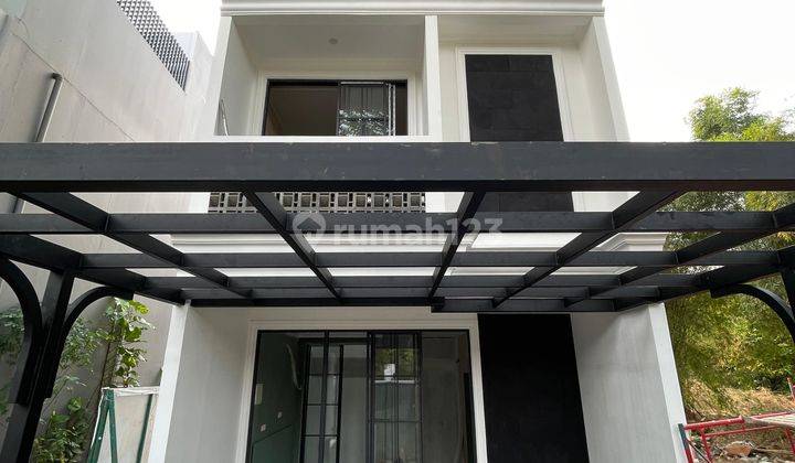 Rumah Cantik 3 Lantai Di Dalam Cluster Security 24 Jam Baru Di Meruya Jakarta Barat Dengan Konsep Modern Classic Tropical, Lokasi Strategis Dekat Dengan Akses Tol 1