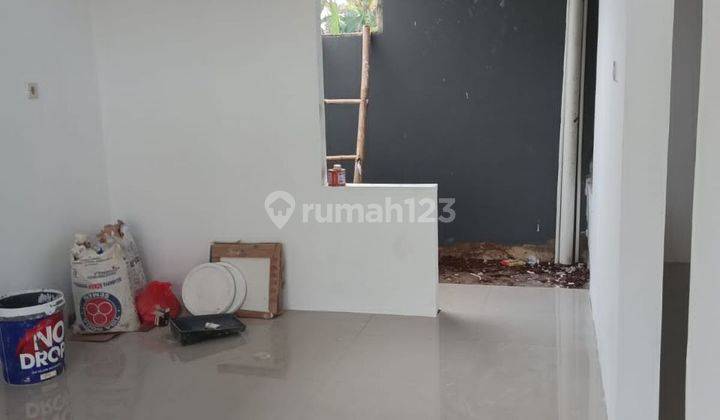 Rumah cantik pinggir jalan kalisuren bebas banjir 2