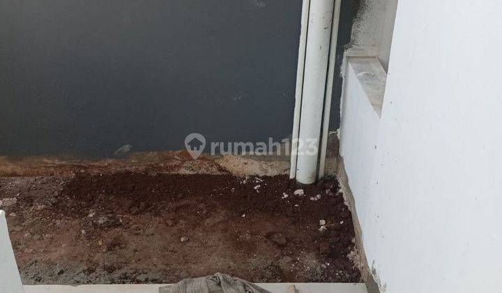 Rumah cantik pinggir jalan kalisuren bebas banjir 2