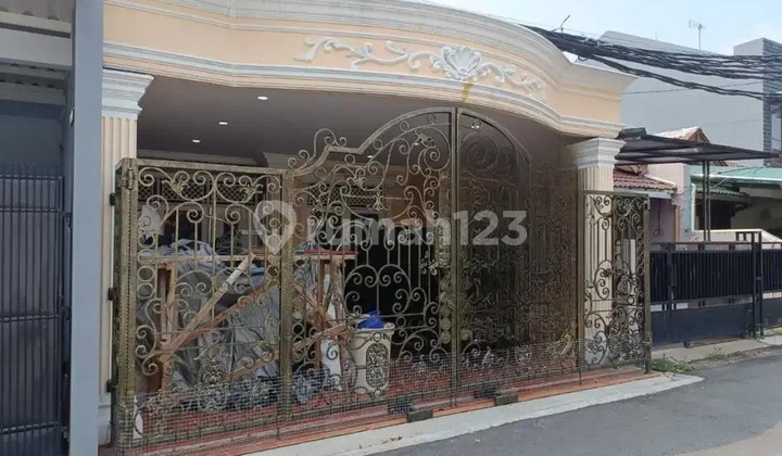 Cheap Sale Classic Minimalist House in Duren Sawit, East Jakarta Cheap Sale Classic Minimalist House in Duren Sawit, East Jakarta