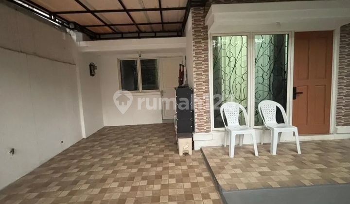 A Serene, Safe, and Comfortable House with Complete Facilities in BSD Nusaloka 2