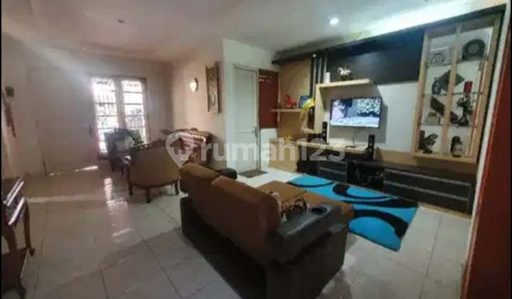 Disewakan Rumah Luas Siap Huni di Kota Wisata Cibubur Disewakan Rumah Luas Siap Huni di Kota Wisata Cibubur